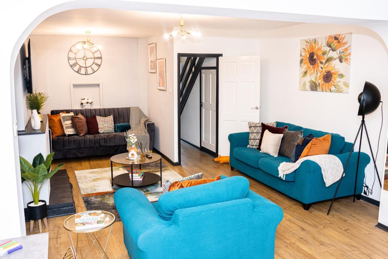 Td Stourb Dudley - Luxurious 3 Bedroom House - Sleeps 7 - Dy1 - Long And Short Stay Brierley Hill Esterno foto