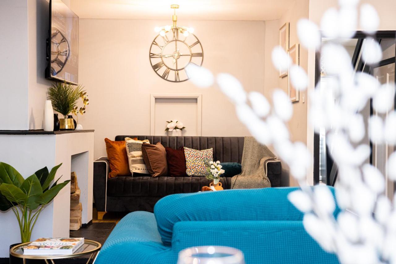 Td Stourb Dudley - Luxurious 3 Bedroom House - Sleeps 7 - Dy1 - Long And Short Stay Brierley Hill Esterno foto