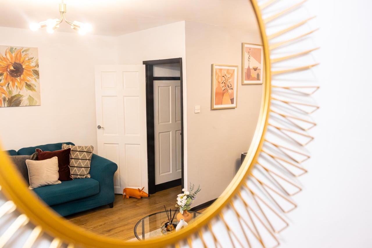 Td Stourb Dudley - Luxurious 3 Bedroom House - Sleeps 7 - Dy1 - Long And Short Stay Brierley Hill Esterno foto