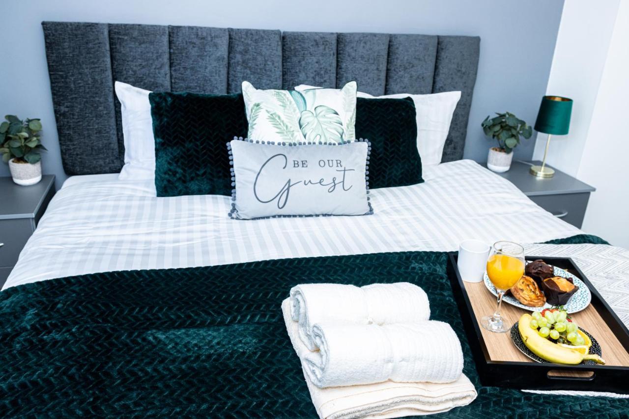 Td Stourb Dudley - Luxurious 3 Bedroom House - Sleeps 7 - Dy1 - Long And Short Stay Brierley Hill Esterno foto